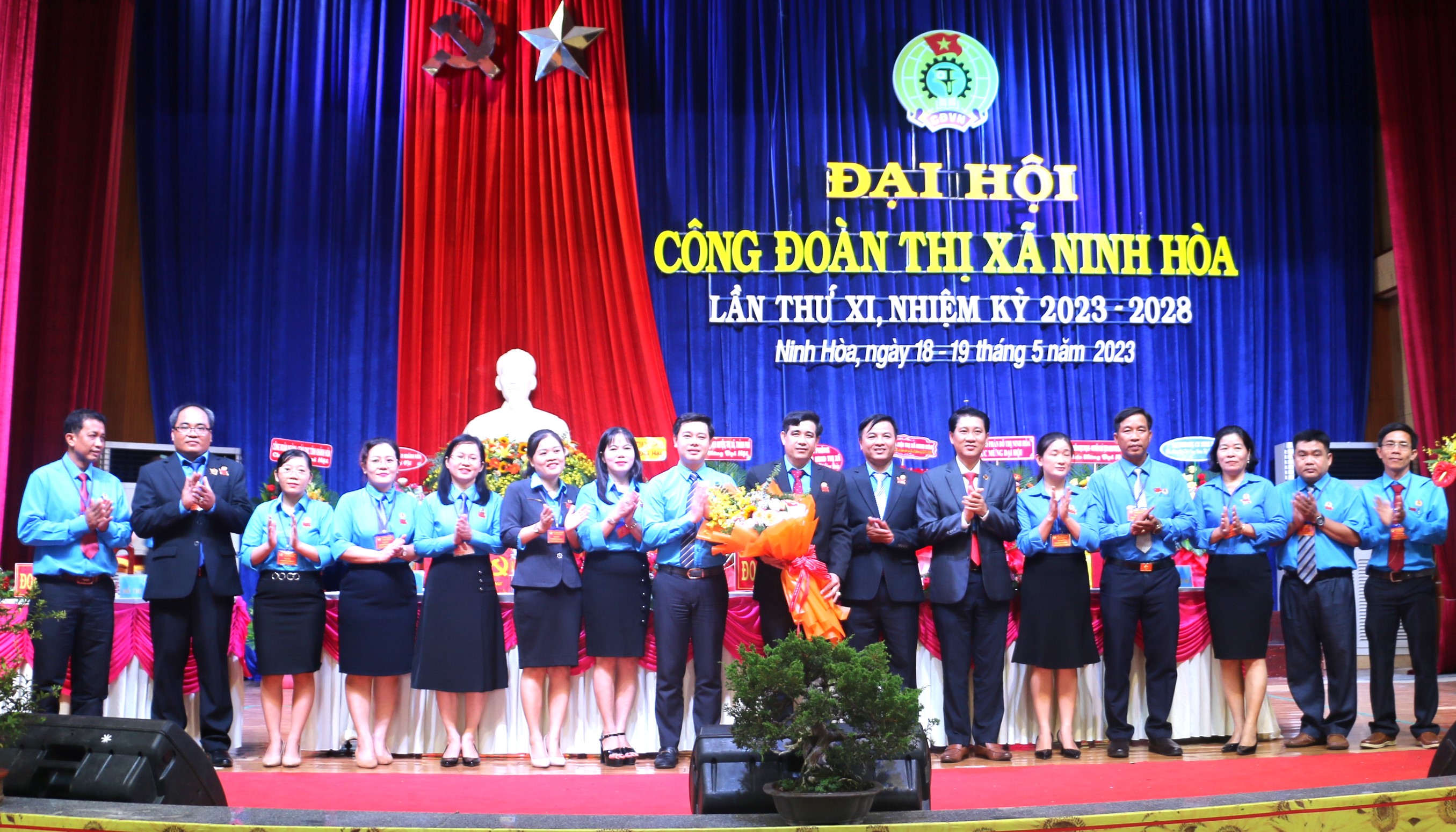 Đại hội Công đoàn thị xã Ninh Hòa lần thứ XI