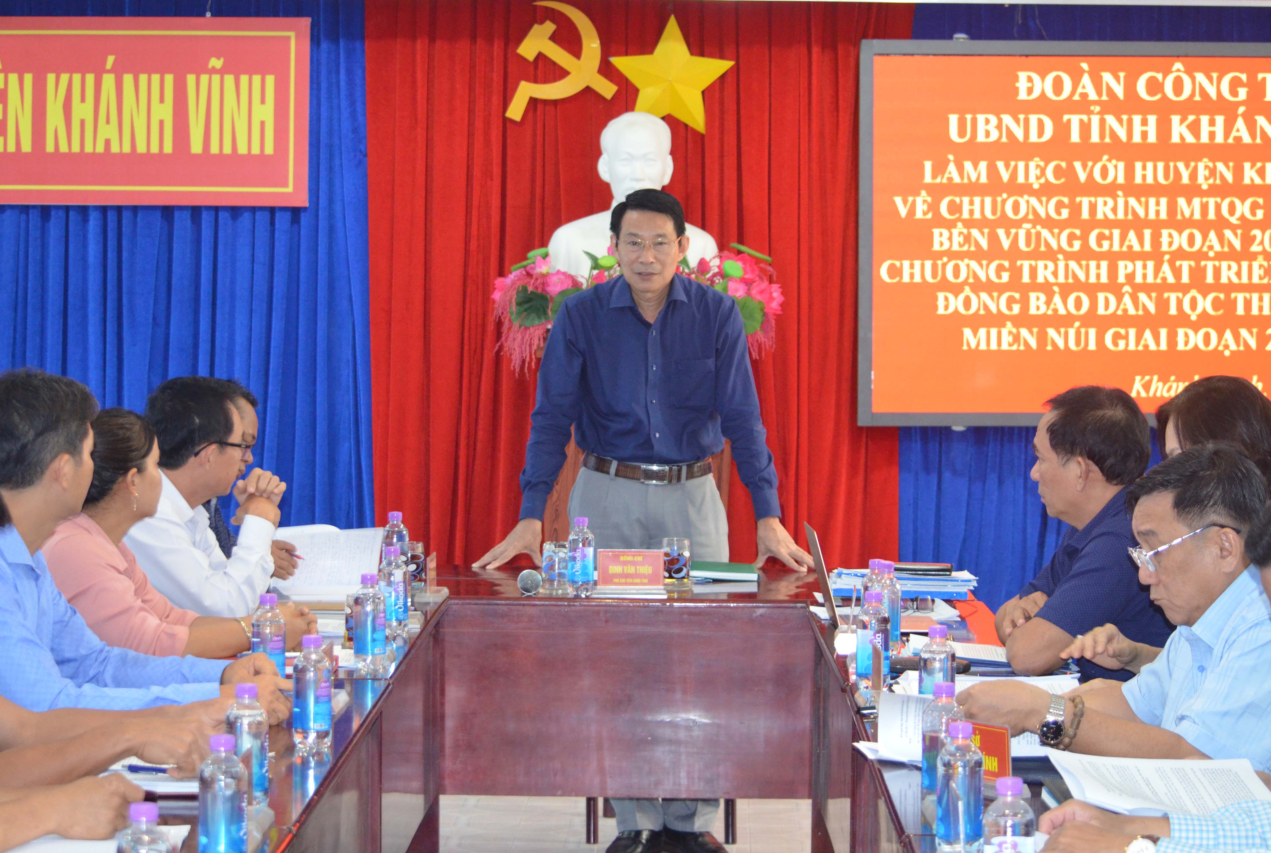 Ông Đinh Văn Thiệu - Phó Chủ tịch UBND tỉnh Khánh Hòa: Làm việc với UBND huyện Khánh Vĩnh về việc triển khai thực hiện 2 chương trình mục tiêu quốc gia