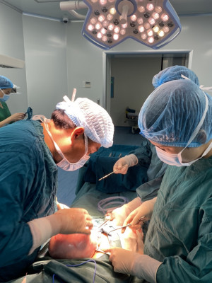 Bệnh viện 22-12: Phẫu thuật cứu sống bệnh nhân bị xuất huyết nặng do u xơ tử cung