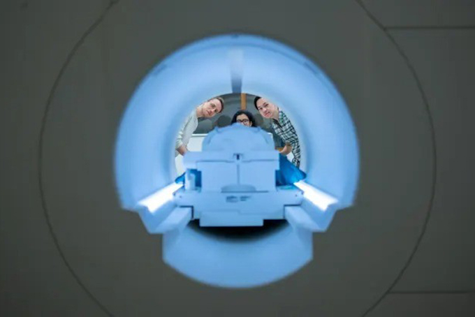 Phát triển hệ thống AI có khả năng chuyển suy nghĩ thành văn bản