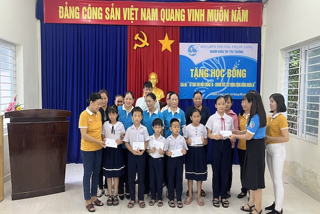 Hội Phụ nữ phường Phước Long (TP.Nha Trang):: Trao học bổng cho học sinh nghèo hiếu học