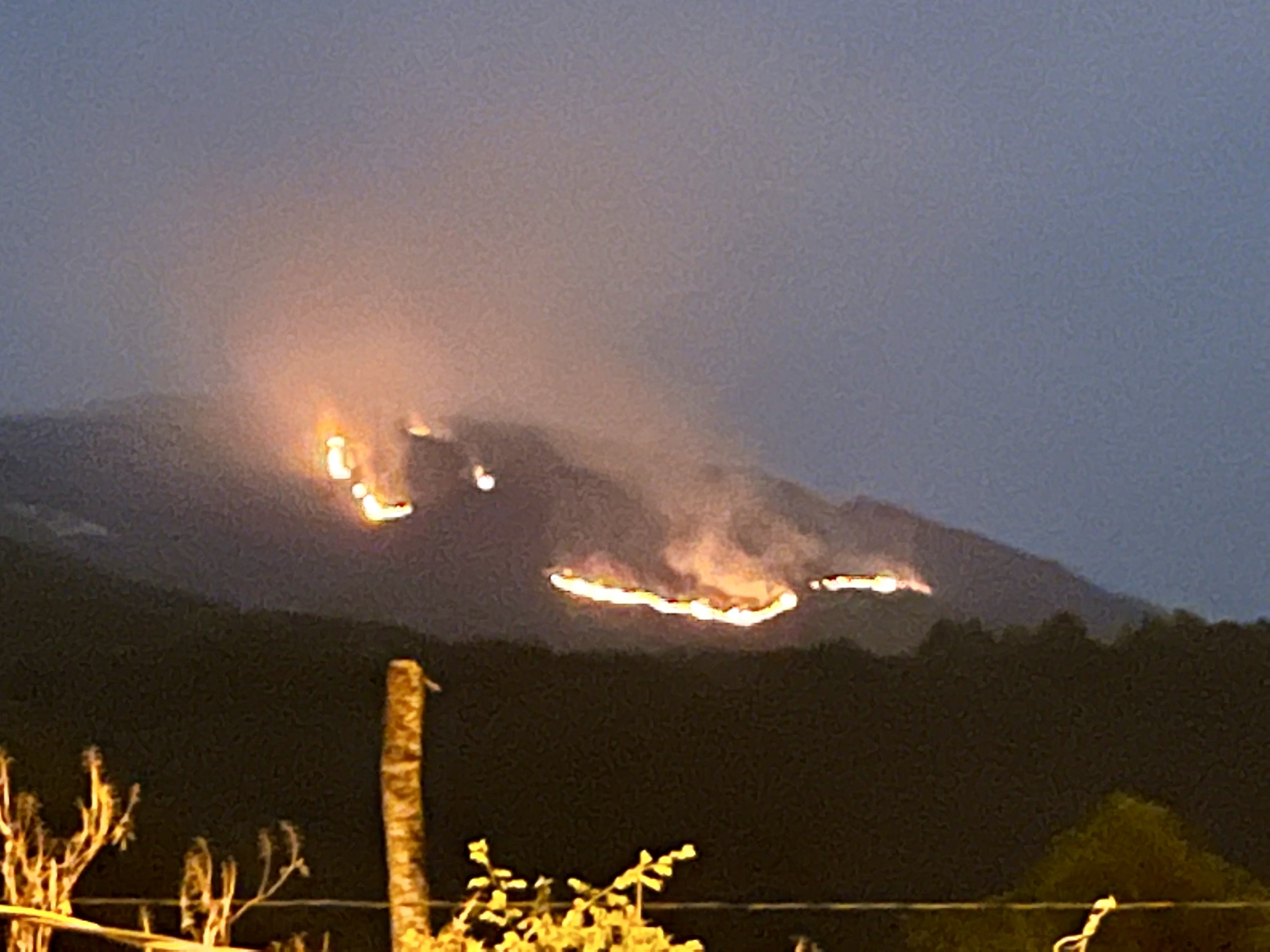 Cháy trên núi Chín Khúc