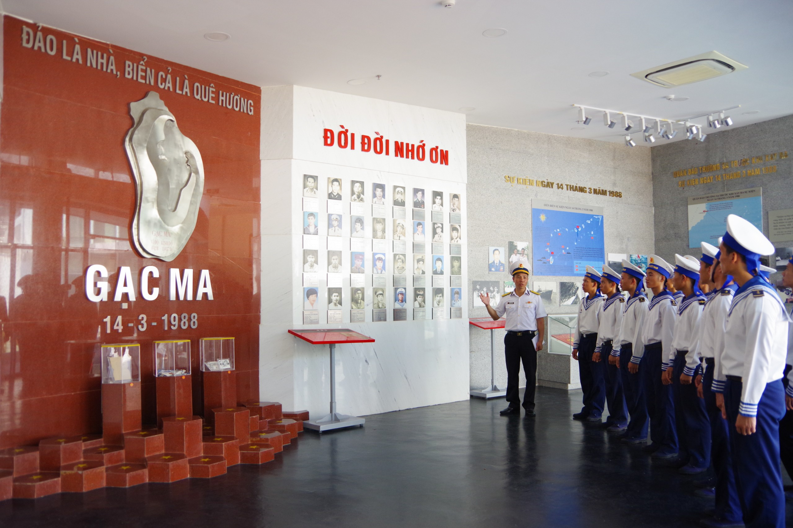 Lữ đoàn 189: Dâng hương tại Khu tưởng niệm chiến sĩ Gạc Ma