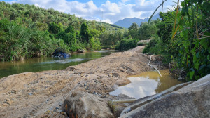 Sơn Thái: Sông, suối bị "rút ruột"