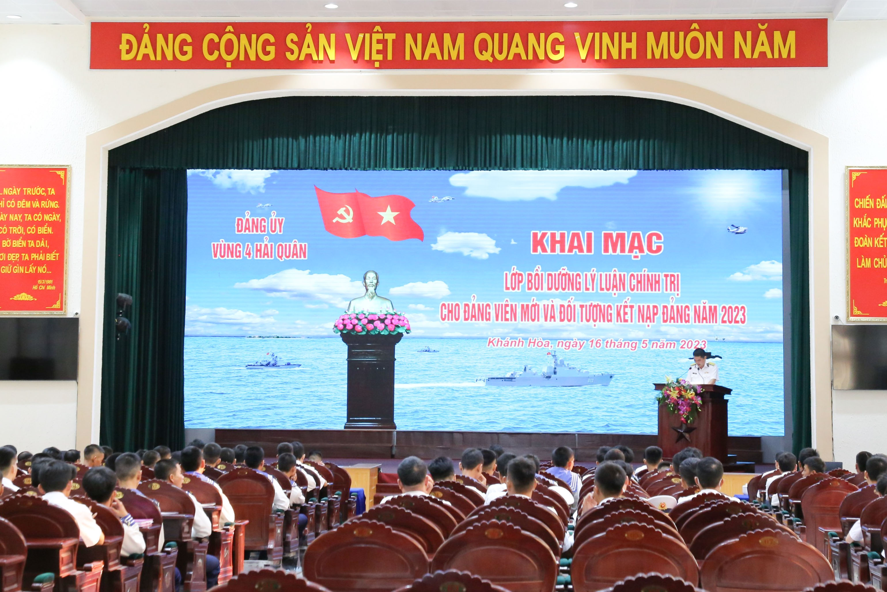 Vùng 4 Hải quân: Bồi dưỡng lý luận chính trị cho đảng viên mới và đối tượng kết nạp đảng