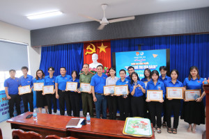 Huyện đoàn - Hội Liên hiệp Thanh niên Việt Nam huyện Cam Lâm: Trao giải cuộc thi trực tuyến "Đi tìm giá trị của sách"