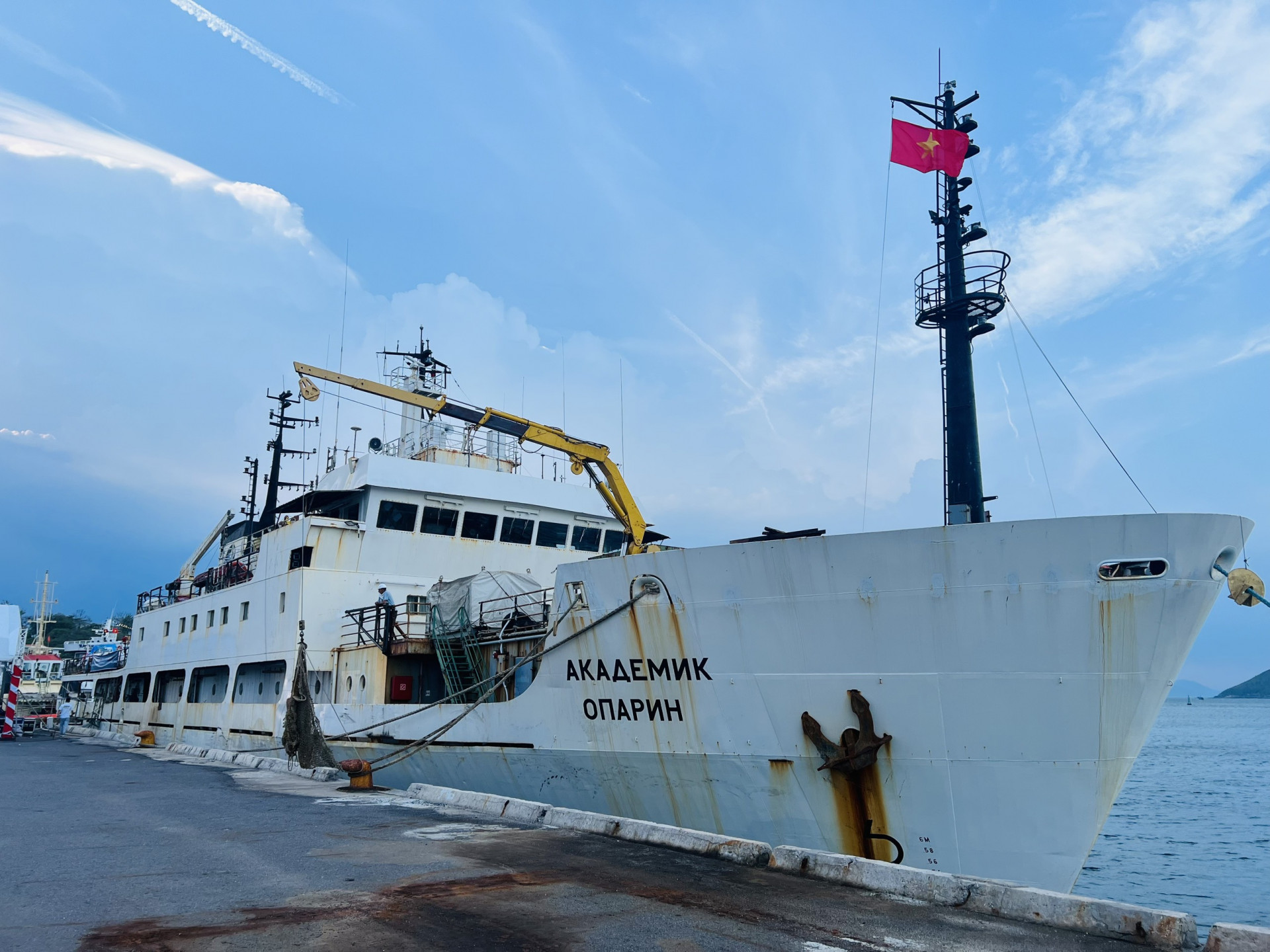 Tàu Viện sĩ Oparin đã đến Nha Trang để chuẩn bị cho chuyến khảo sát tại các vùng biển Việt Nam