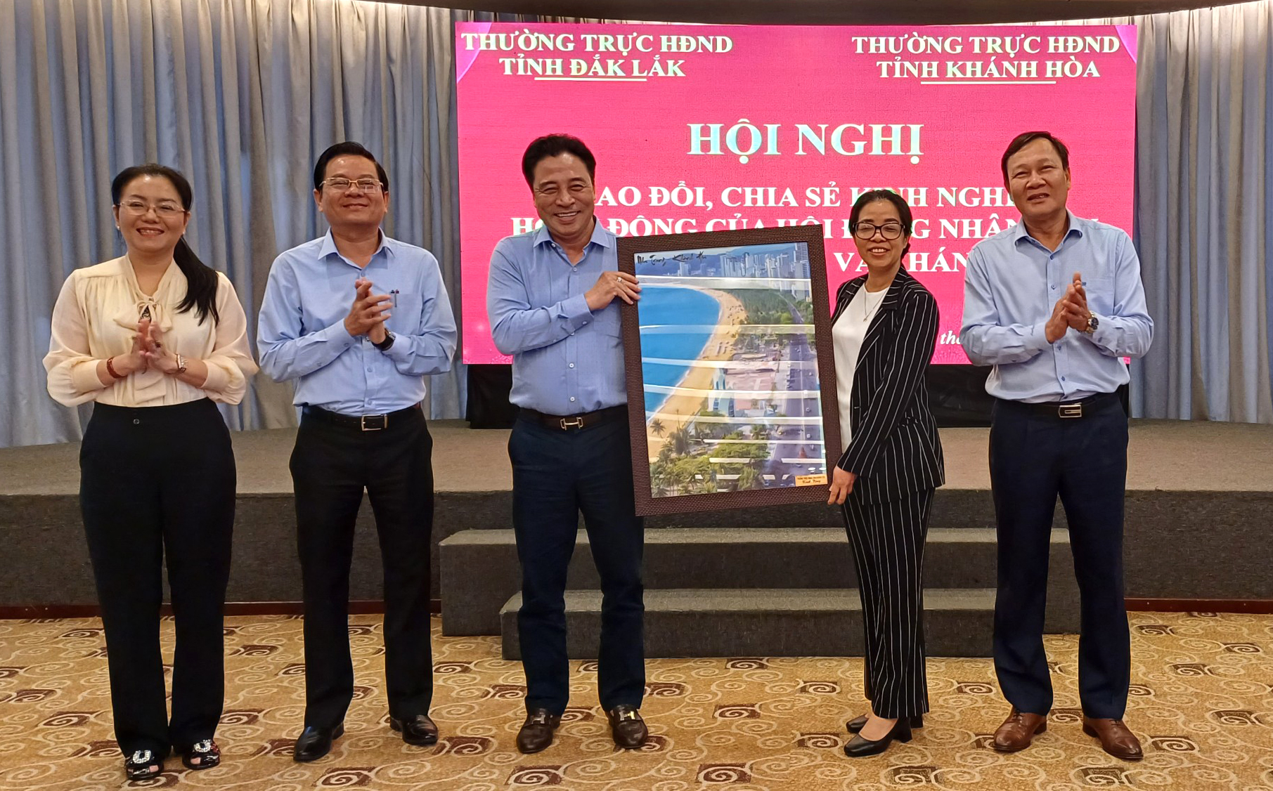 Thường trực HĐND tỉnh Khánh Hòa và tỉnh Đắk Lắk trao đổi, chia sẻ kinh nghiệm trong hoạt động HĐND