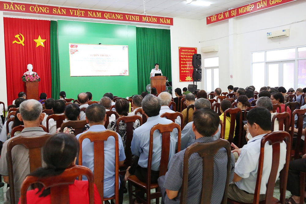 Tuyên truyền pháp luật về biển, đảo cho hơn 500 cán bộ, người dân