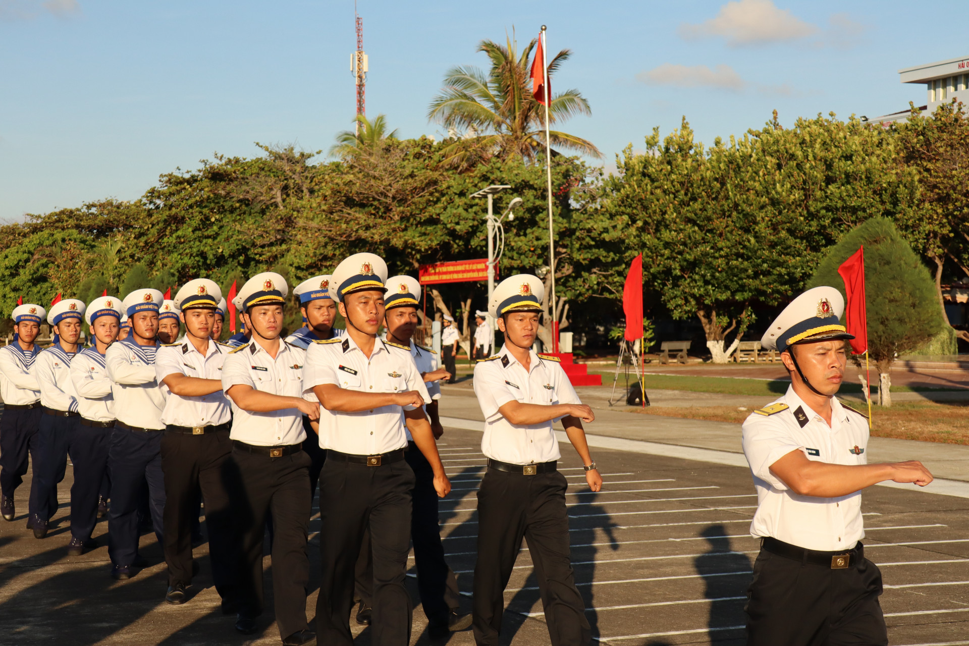 Những bước chân oai hùng của chiến sĩ hải quân trên đảo Trường Sa
