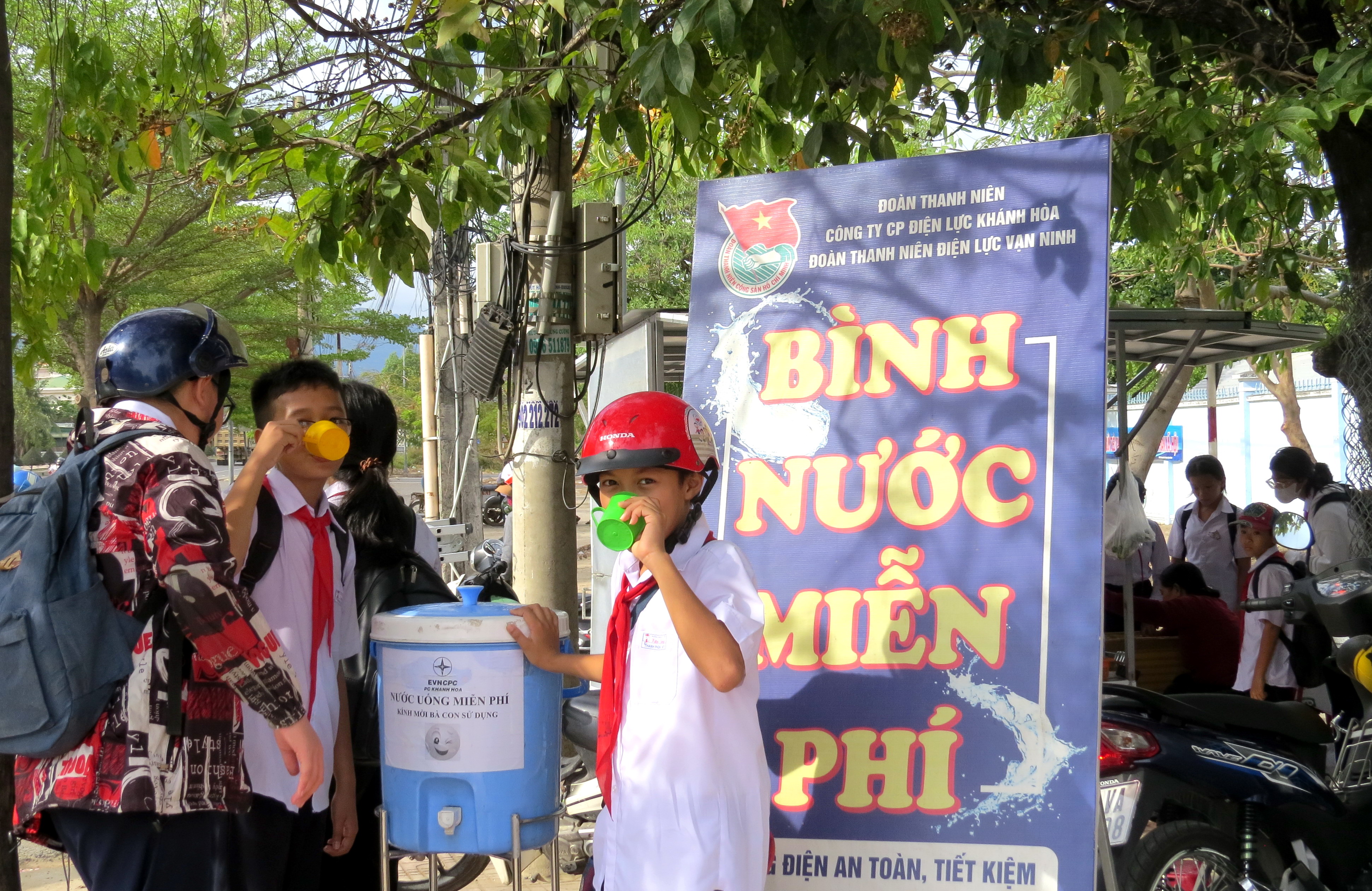 Những “trạm giải khát” mát lòng người đi đường