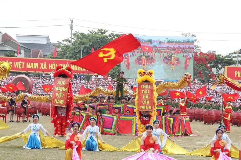 Chương trình văn nghệ đặc biệt chào mừng.

