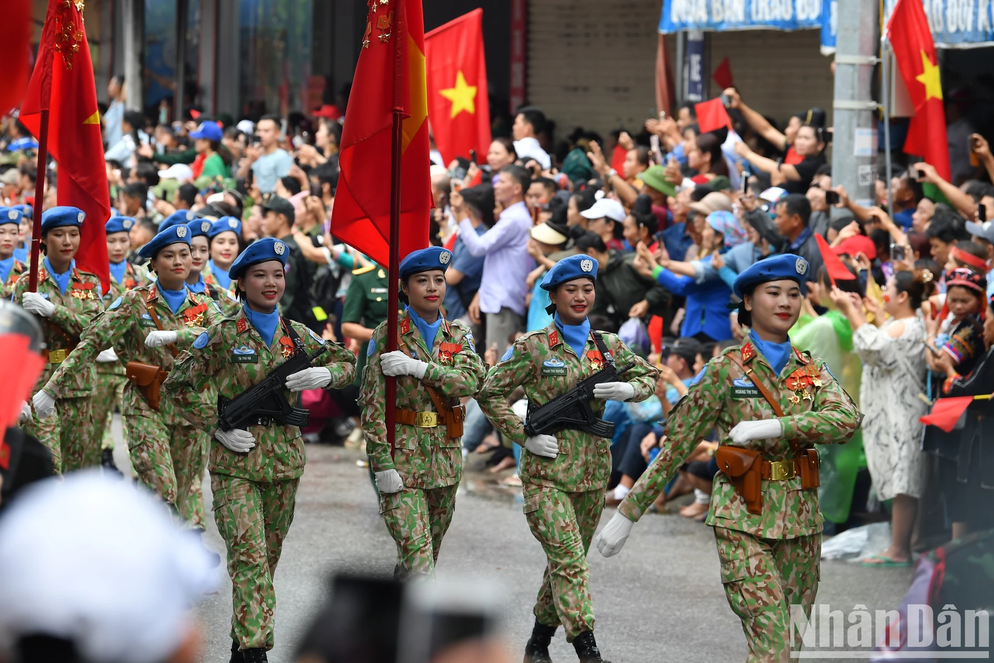 Những bóng hồng xinh đẹp của khối lực lượng Gìn giữ hòa bình Việt Nam.

