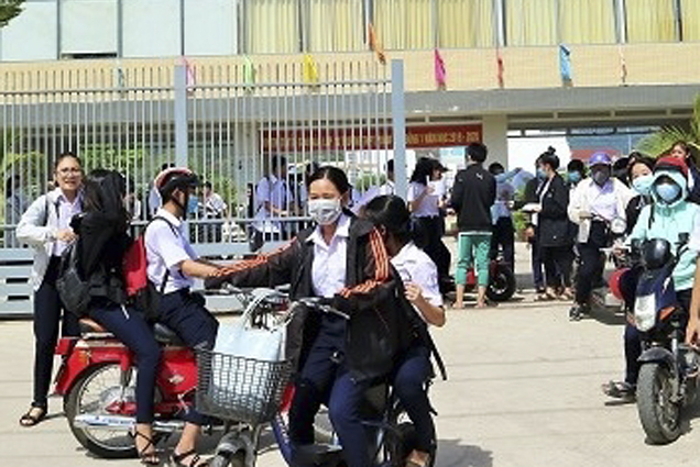 Nha Trang:: Yêu cầu xử lý dứt điểm tình trạng buôn bán hàng rong trước cổng trường, bệnh viện và trụ sở các cơ quan, đơn vị