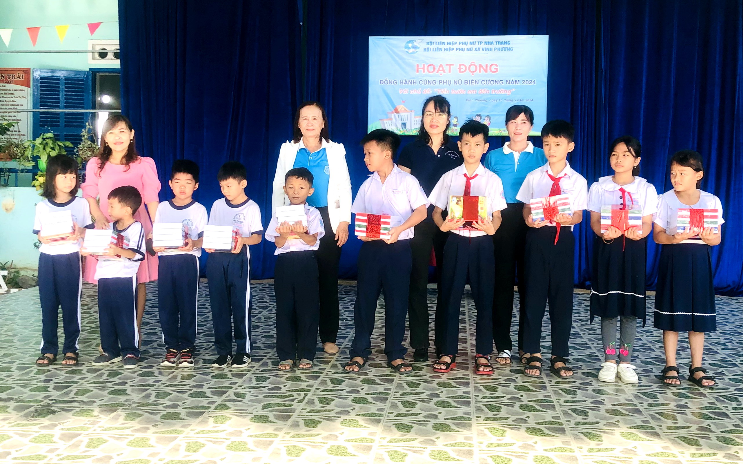 Trao 20 suất học bổng cho các em học sinh có hoàn cảnh khó khăn