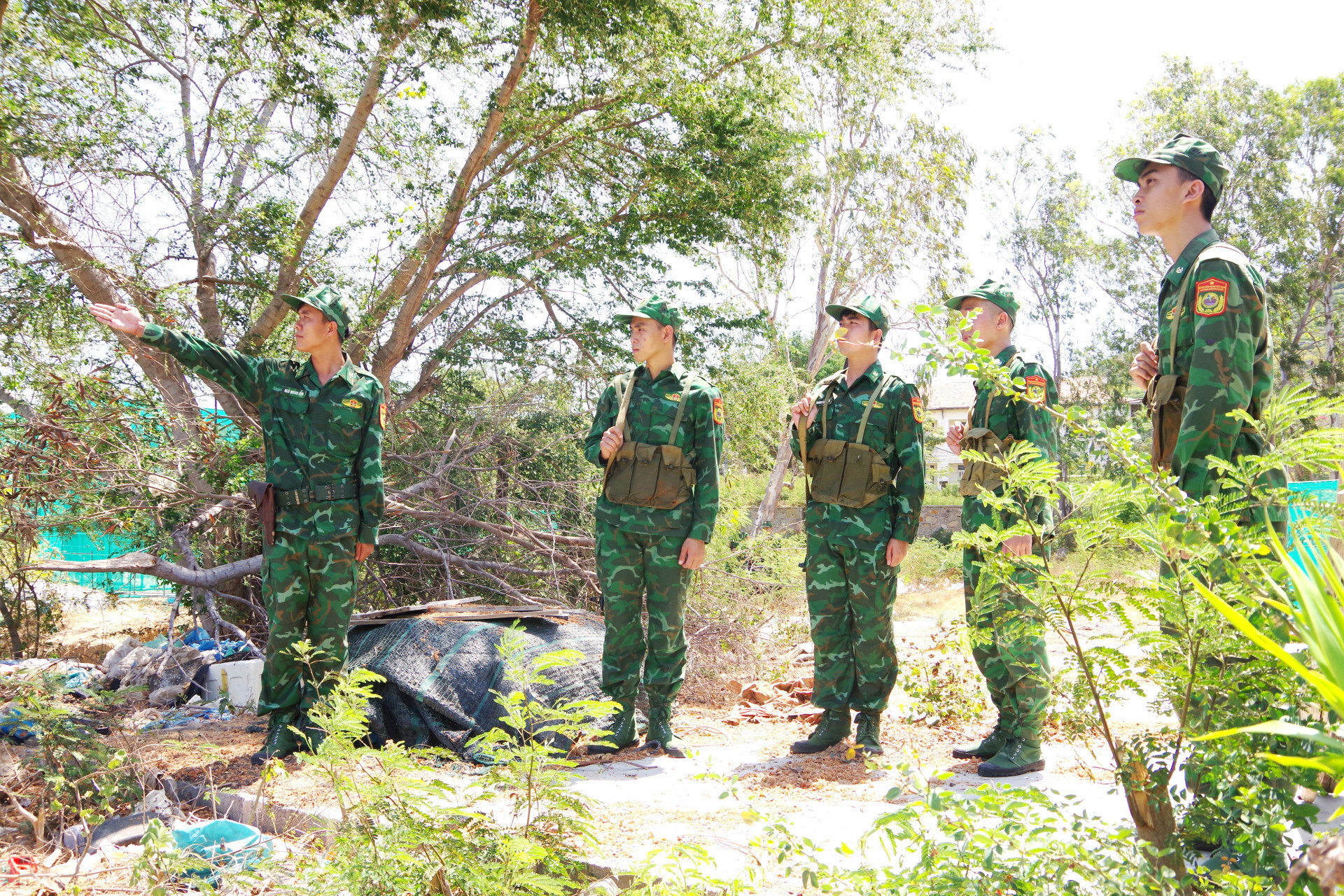 Cán bộ, chiến sĩ tuần tra bảo vệ đảo tiền tiêu Cam Bình.