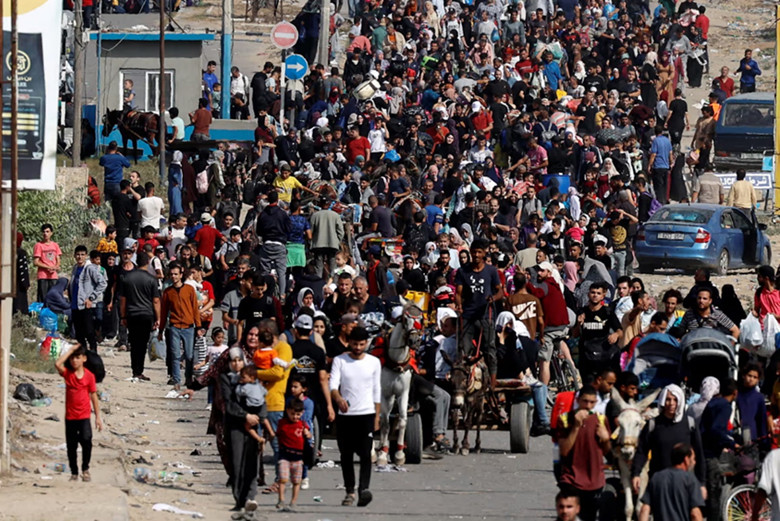 Ở Gaza, 1,7 triệu người đã phải di cư nội địa vào cuối năm 2023. Ảnh: Mohammed Salem/Reuters

