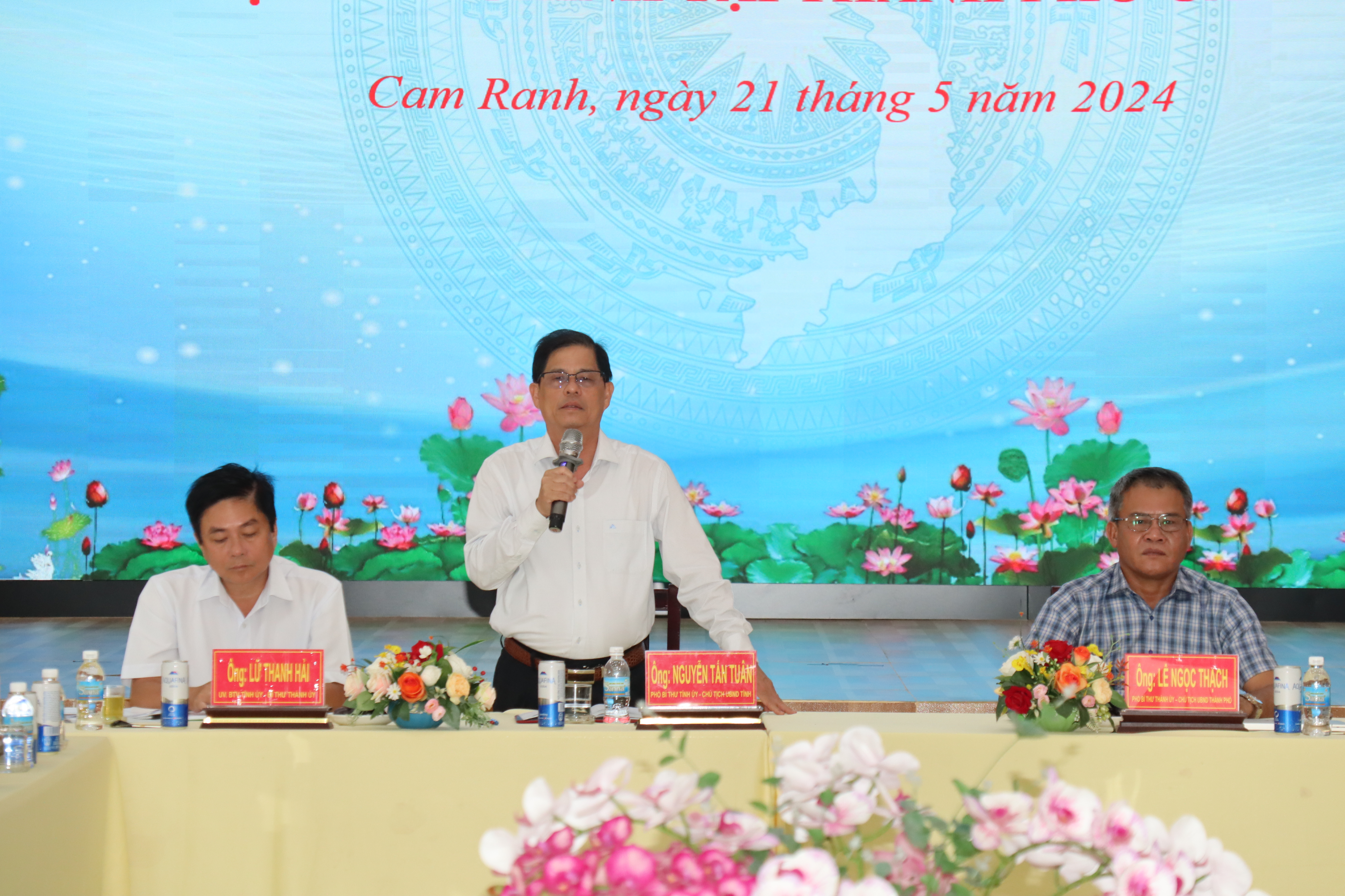 Chủ tịch UBND tỉnh Nguyễn Tấn Tuân làm việc với TP. Cam Ranh về chương trình phát triển đô thị