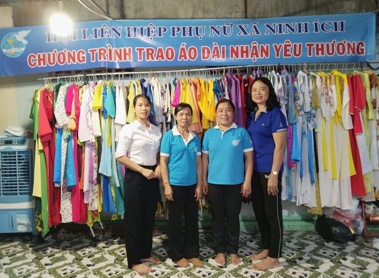 Hội LHPN xã Ninh Ích ra mắt chương trình Trao áo dài, nhận yêu thương.