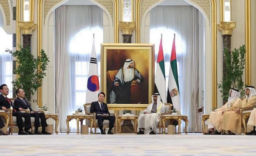 Tổng thống Hàn Quốc Yoon Suk Yeol hội đàm với Tổng thống UAE Mohamed bin Zayed Al Nahyan tại thủ đô Abu Dhabi, ngày 15/1/2023. (Nguồn: Yonhap)
