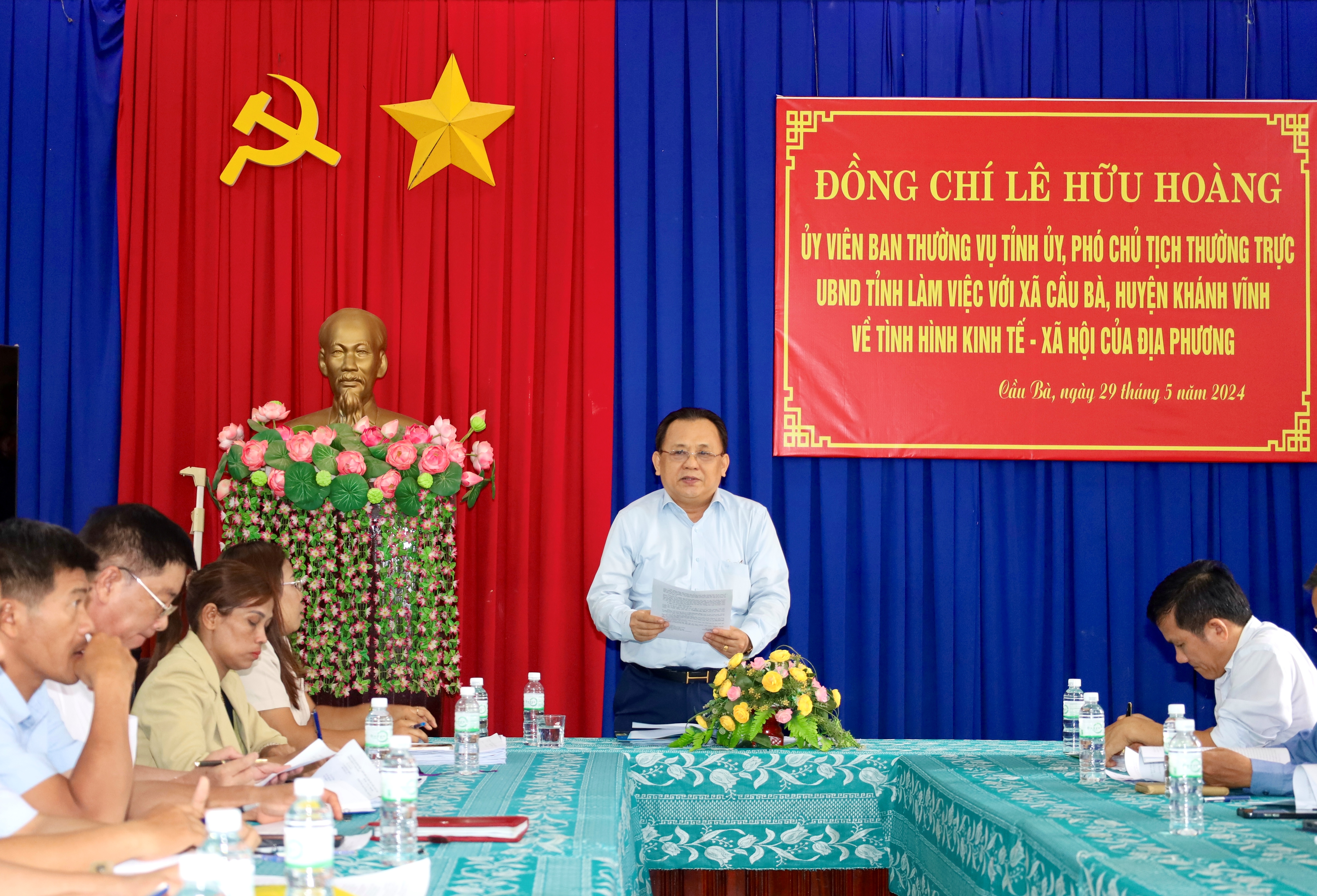 Phó Chủ tịch Thường trực UBND tỉnh Lê Hữu Hoàng làm việc với xã Cầu Bà