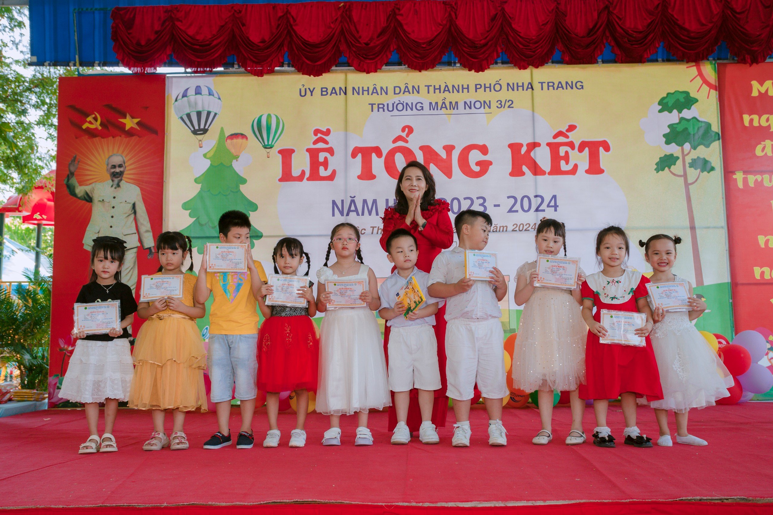 Trường Mầm non 3-2 khen thưởng cho 211 trẻ cuối năm học