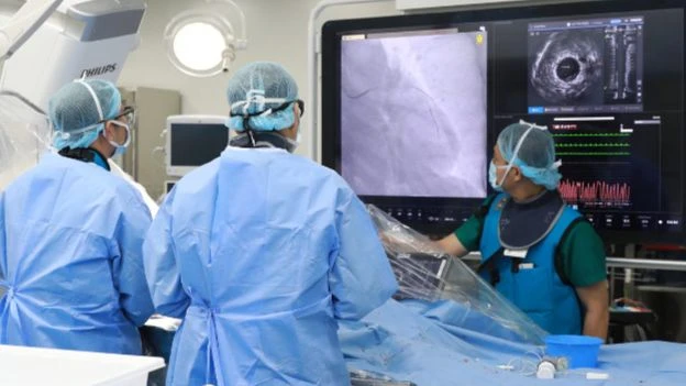 Xử trí thế nào khi thấy người bệnh có dấu hiệu nhồi máu cơ tim?