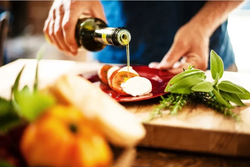 Phát hiện tác dụng diệu kỳ của dầu ô liu mà ít người biết tới