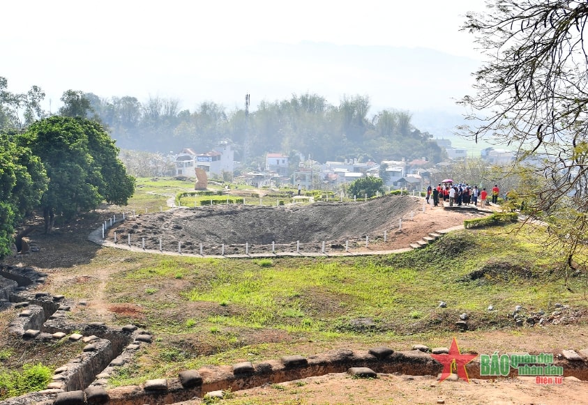 Một góc di tích đồi A1 trong quần thể di tích chiến trường Điện Biên Phủ. Ảnh: TUẤN HUY

