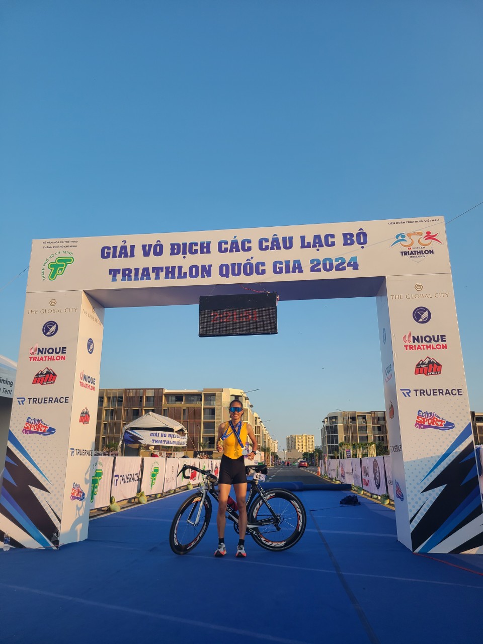 Khanh Hoa athlete Nguyen Thi Thuy Van wins gold medal in duathlon at the national championship 

