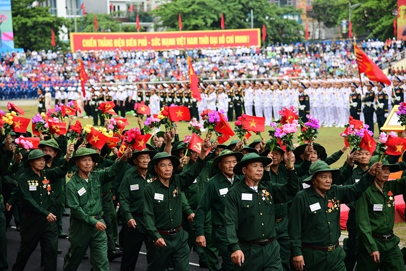 Không khí trang nghiêm, hào hùng tại Lễ kỷ niệm 70 năm Chiến thắng lịch sử Điện Biên Phủ. (Ảnh: Nguyễn Dương/CPV)

