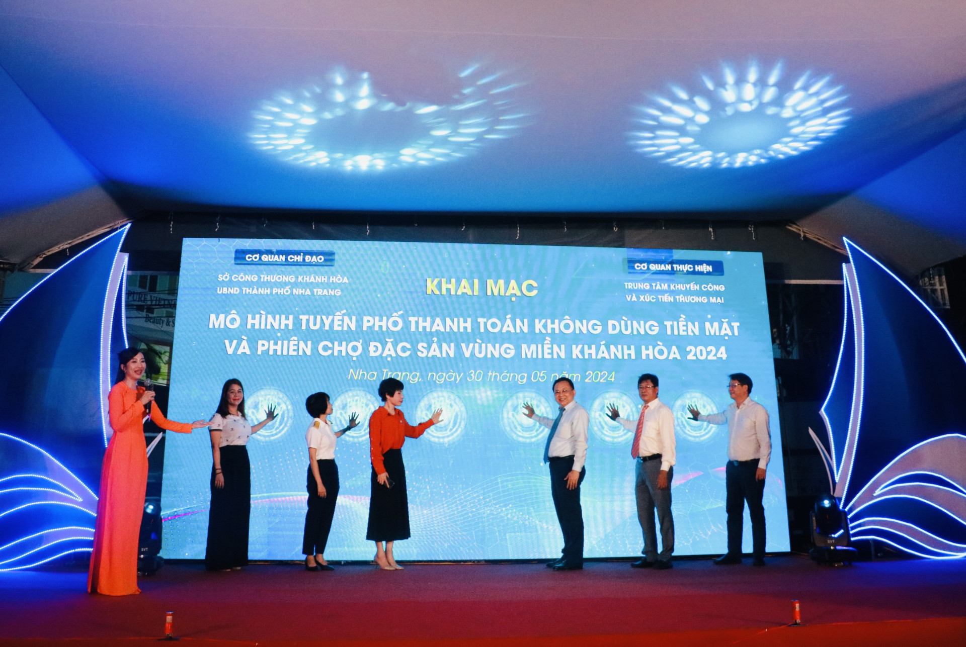 The representatives pressing symbolic start buttons at the opening ceremony

