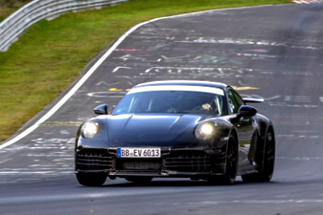 Porsche 911 Hybrid trên đường chạy Nurburgring. 