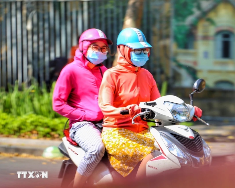 Chăm sóc sức khỏe trong những ngày nắng nóng đỉnh điểm