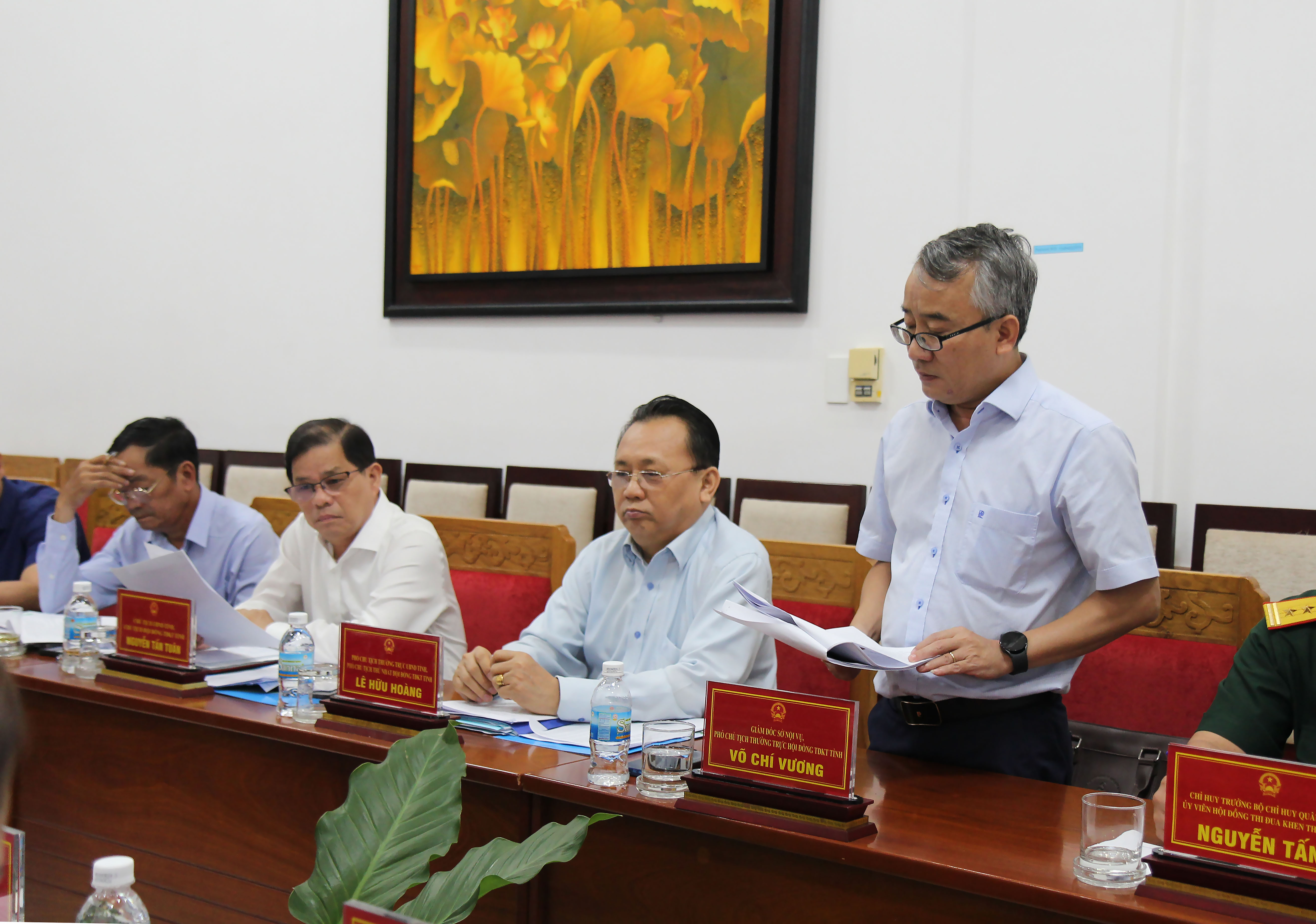 Thống nhất đề nghị khen thưởng một số tập thể, cá nhân