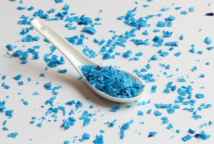 Ăn thực phẩm chứa vi nhựa nguy hiểm thế nào?