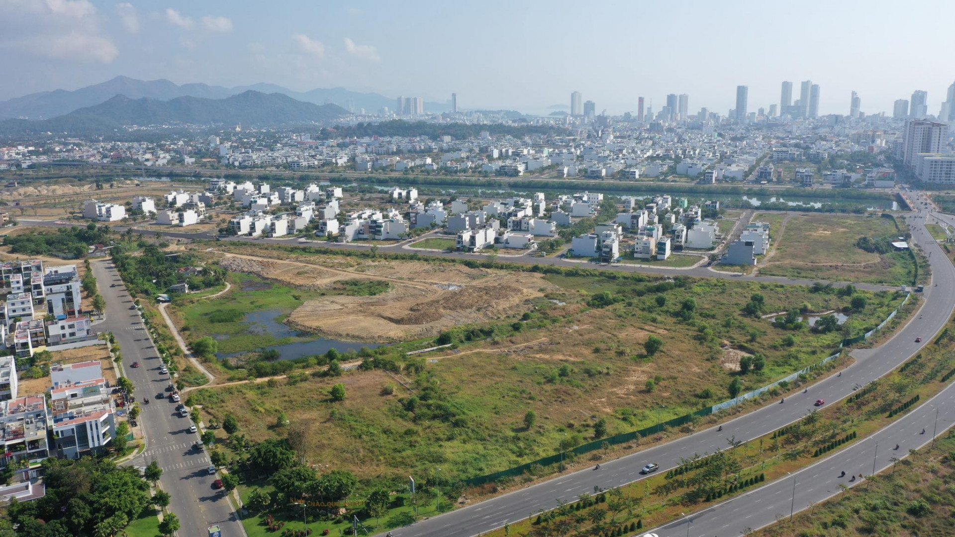 Một khu vực phía Tây TP. Nha Trang từ trên cao.