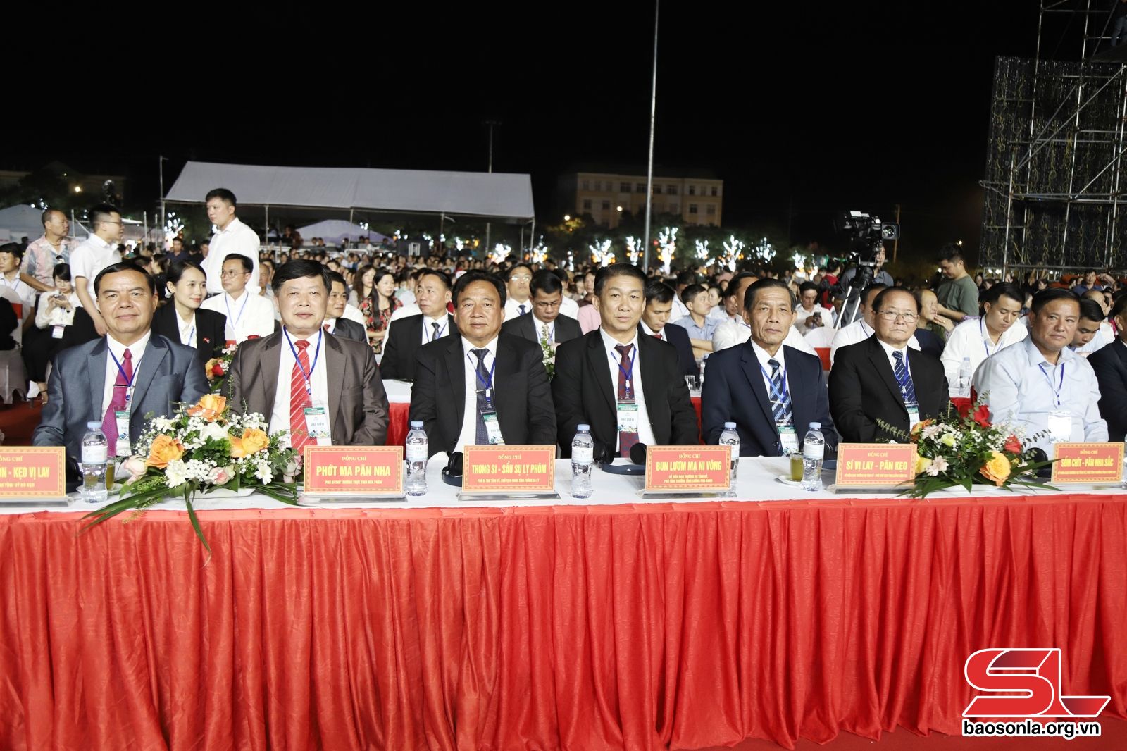 Đại biểu các tỉnh Bắc Lào dự lễ công bố.

