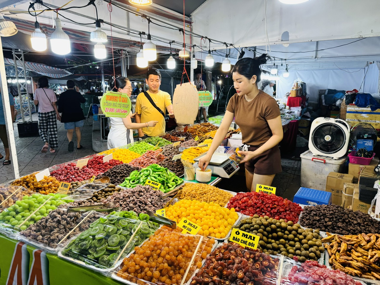 Candied dried fruit sold at the fair

