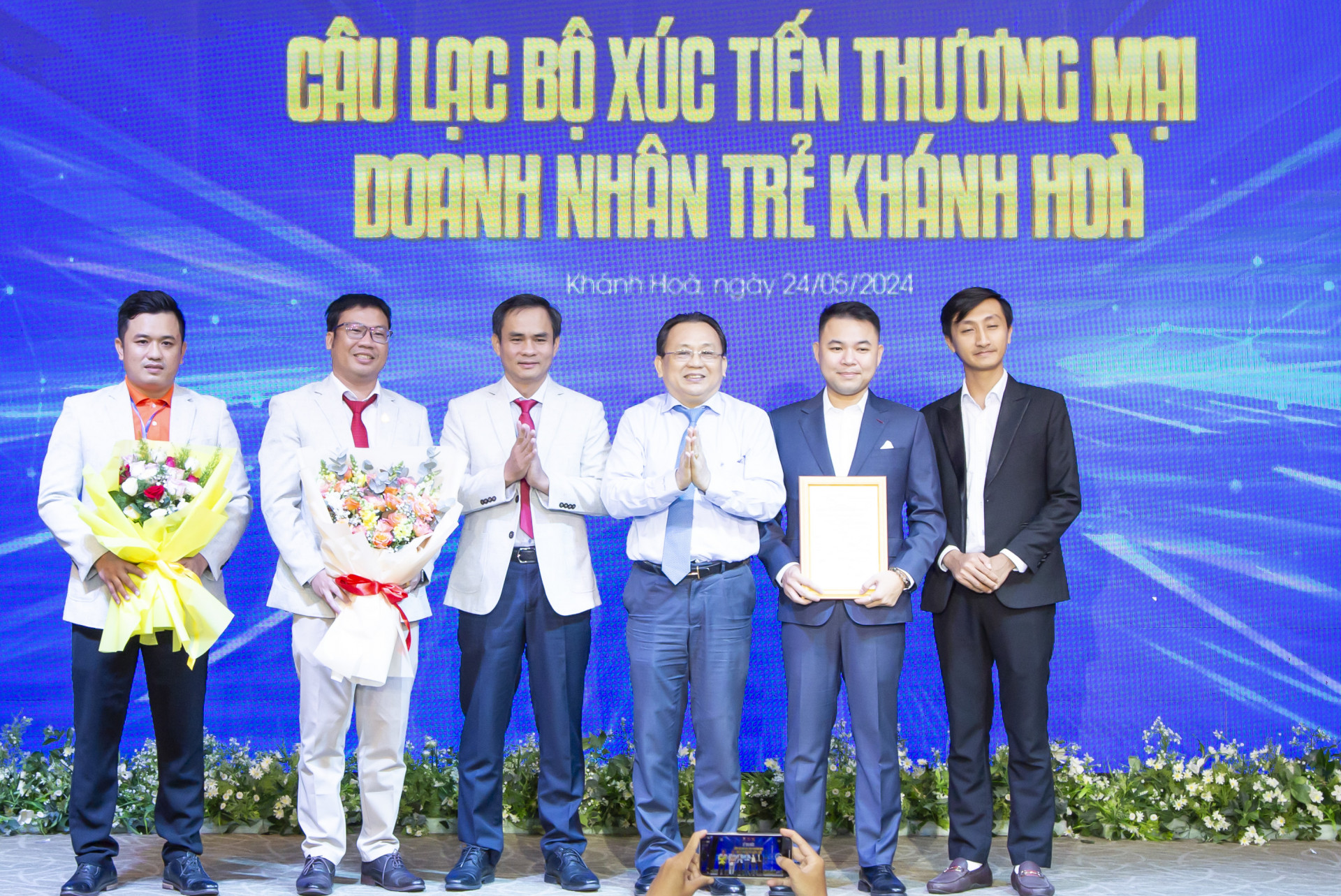 Ra mắt Câu lạc bộ Xúc tiến Thương mại và Đầu tư Doanh nhân trẻ Khánh Hòa.

