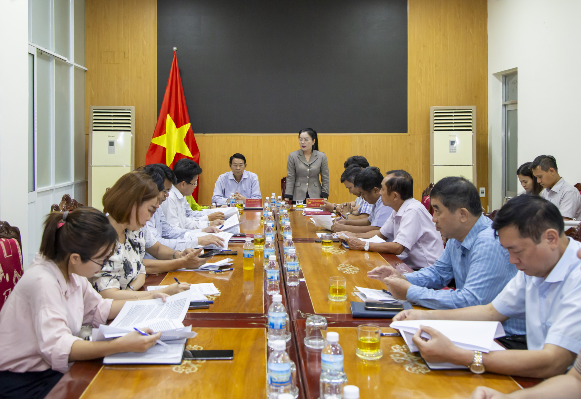 Đồng chí Phạm Thị Xuân Trang phát biểu tại cuộc họp.