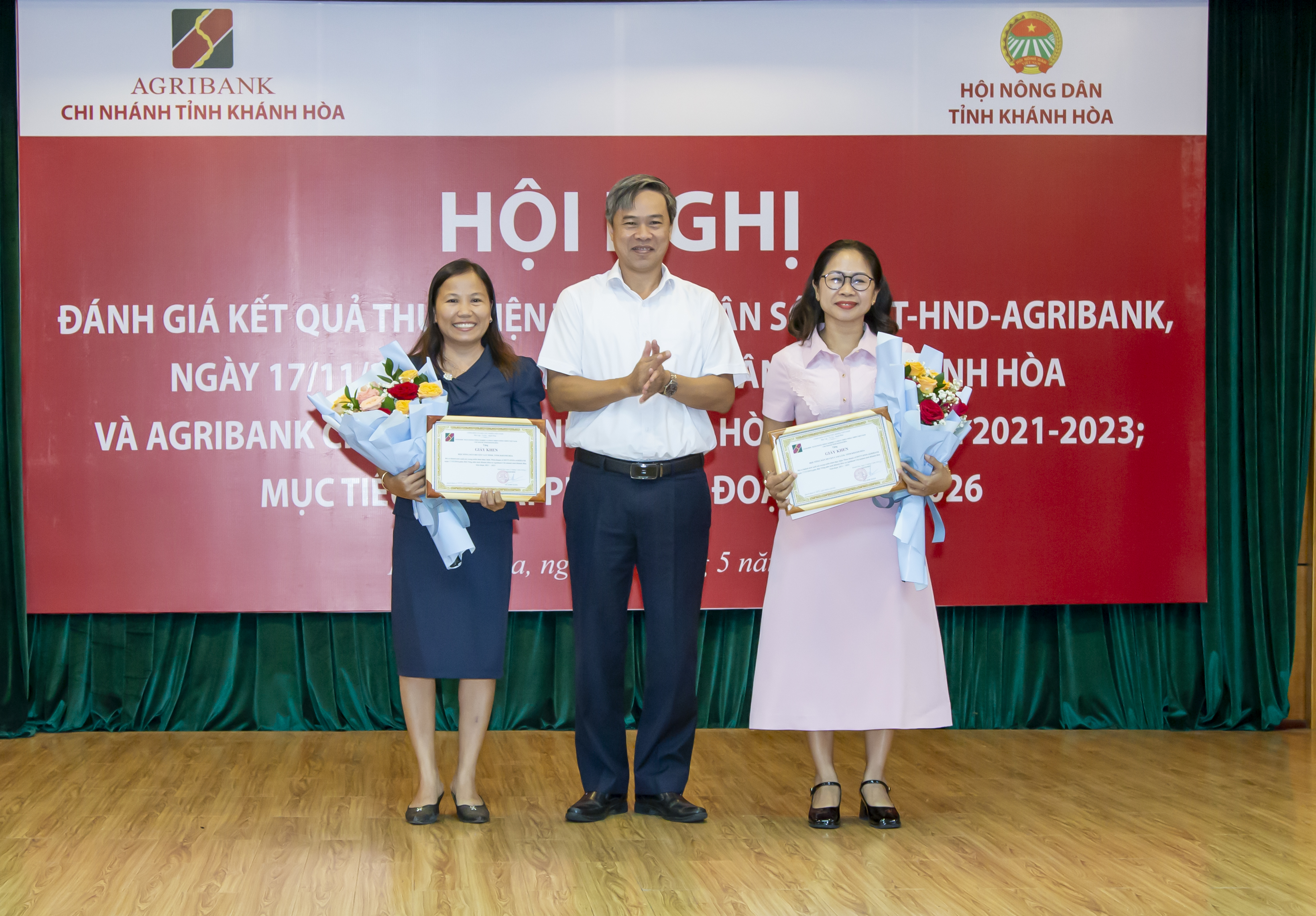 Agribank Khánh Hòa - Hội Nông dân tỉnh Khánh Hòa:: Hội nghị đánh giá kết quả 3 năm cho vay phát triển nông nghiệp