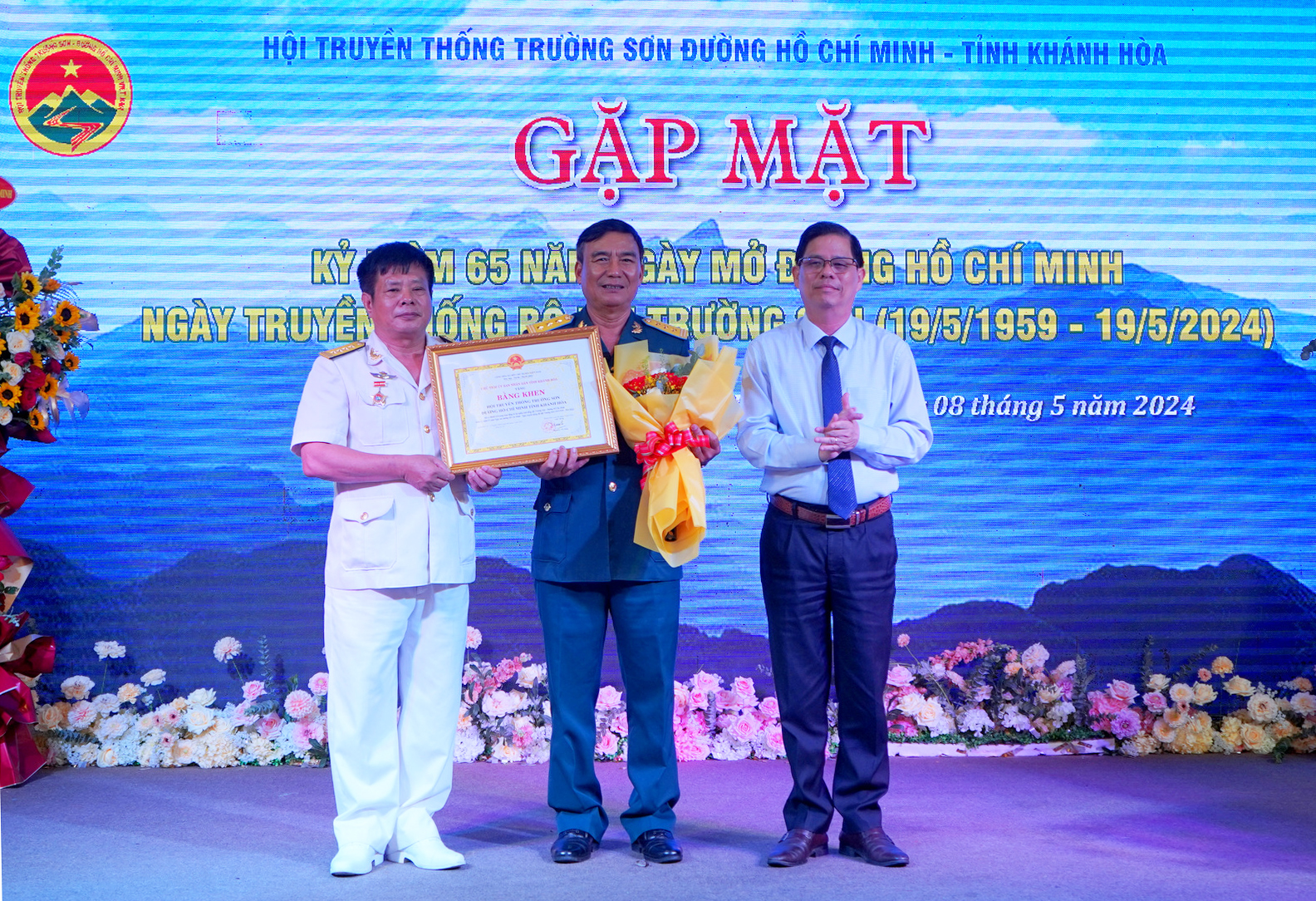 Gặp mặt kỷ niệm 65 năm ngày mở đường Hồ Chí Minh - Ngày truyền thống bộ đội Trường Sơn