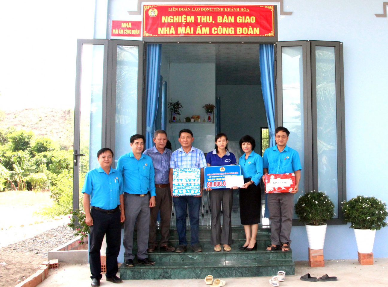 Chung tay xây mái ấm cho đoàn viên 