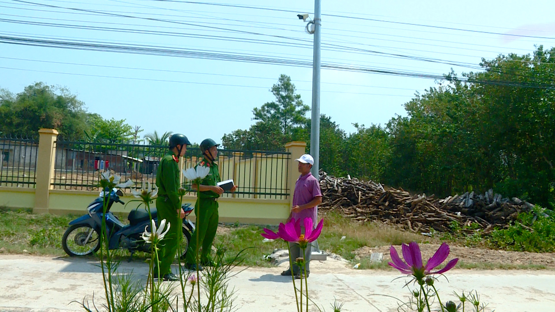 Ảnh 1: Mô hình camera an ninh mang lại nhiều hiệu quả tích cực trong công tác đảm bảo an ninh trật tự trên địa bàn.