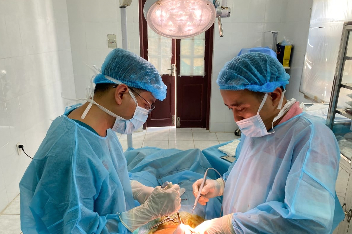 Bệnh xá đảo Song Tử Tây mổ cấp cứu ngư dân bị viêm ruột thừa cấp