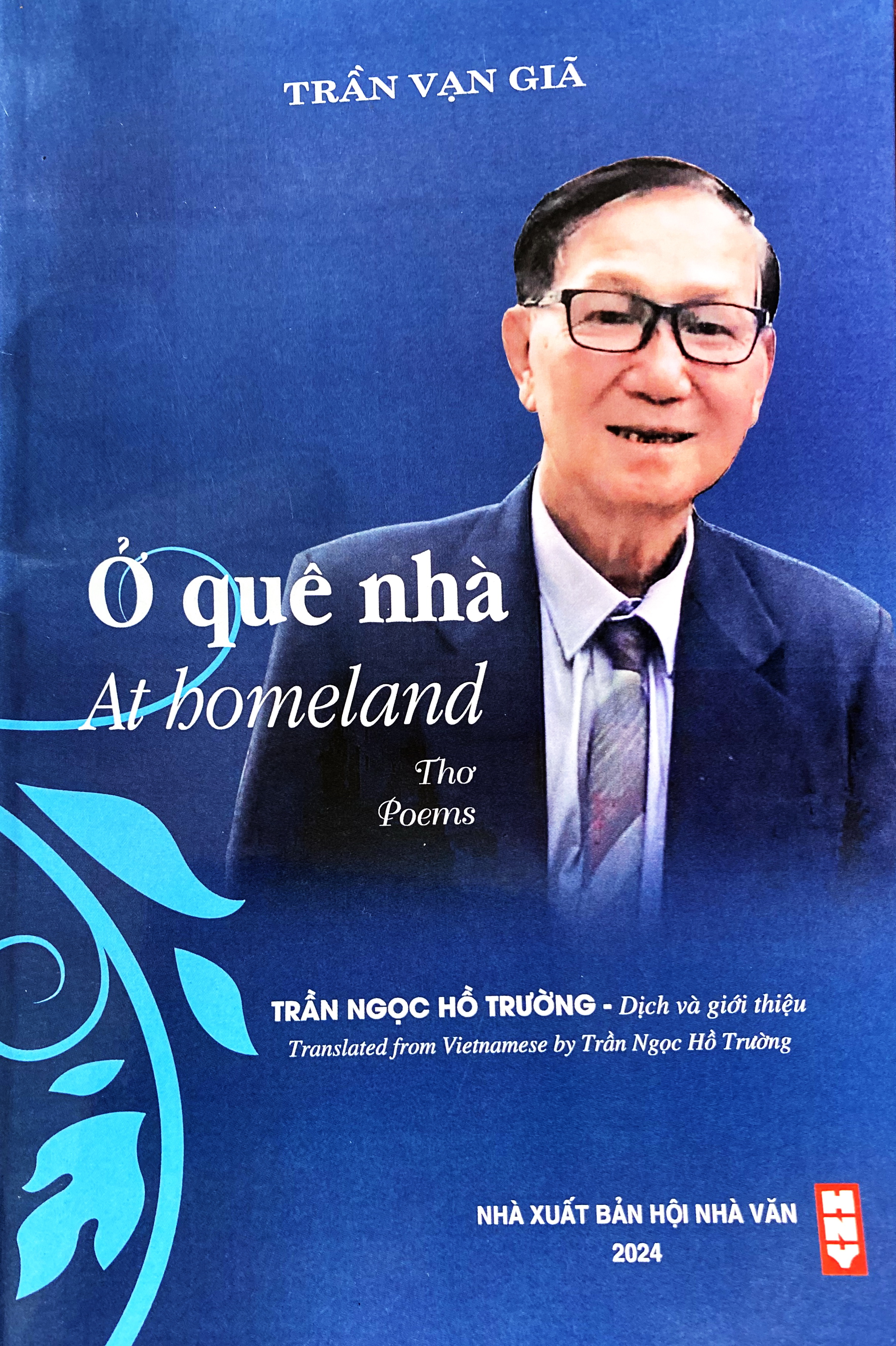 Nhà thơ Trần Vạn Giã ra mắt tập thơ song ngữ Việt - Anh