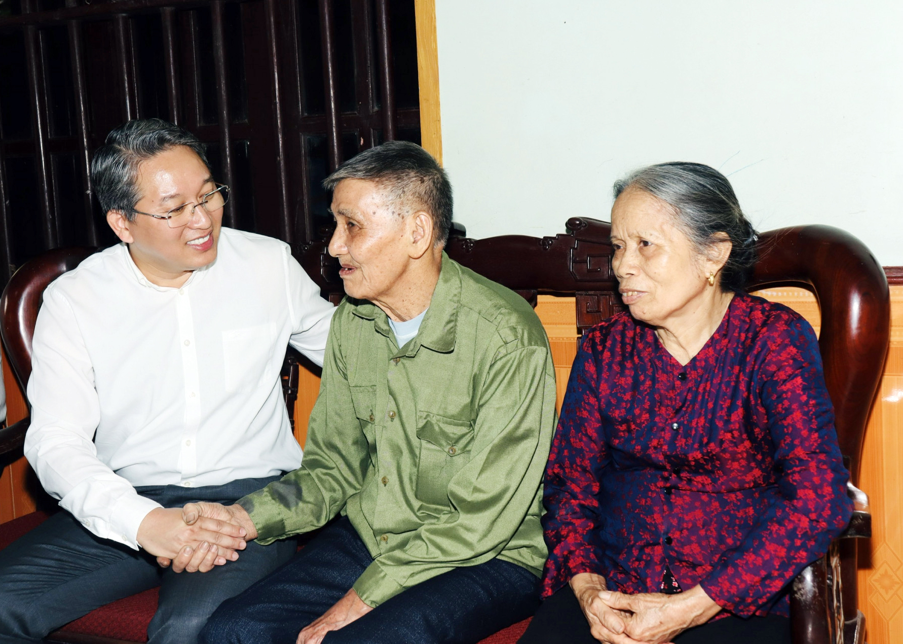 Bí thư Tỉnh ủy Nguyễn Hải Ninh thăm cựu chiến binh Thái Nguyên từng công tác ở Khánh Hòa