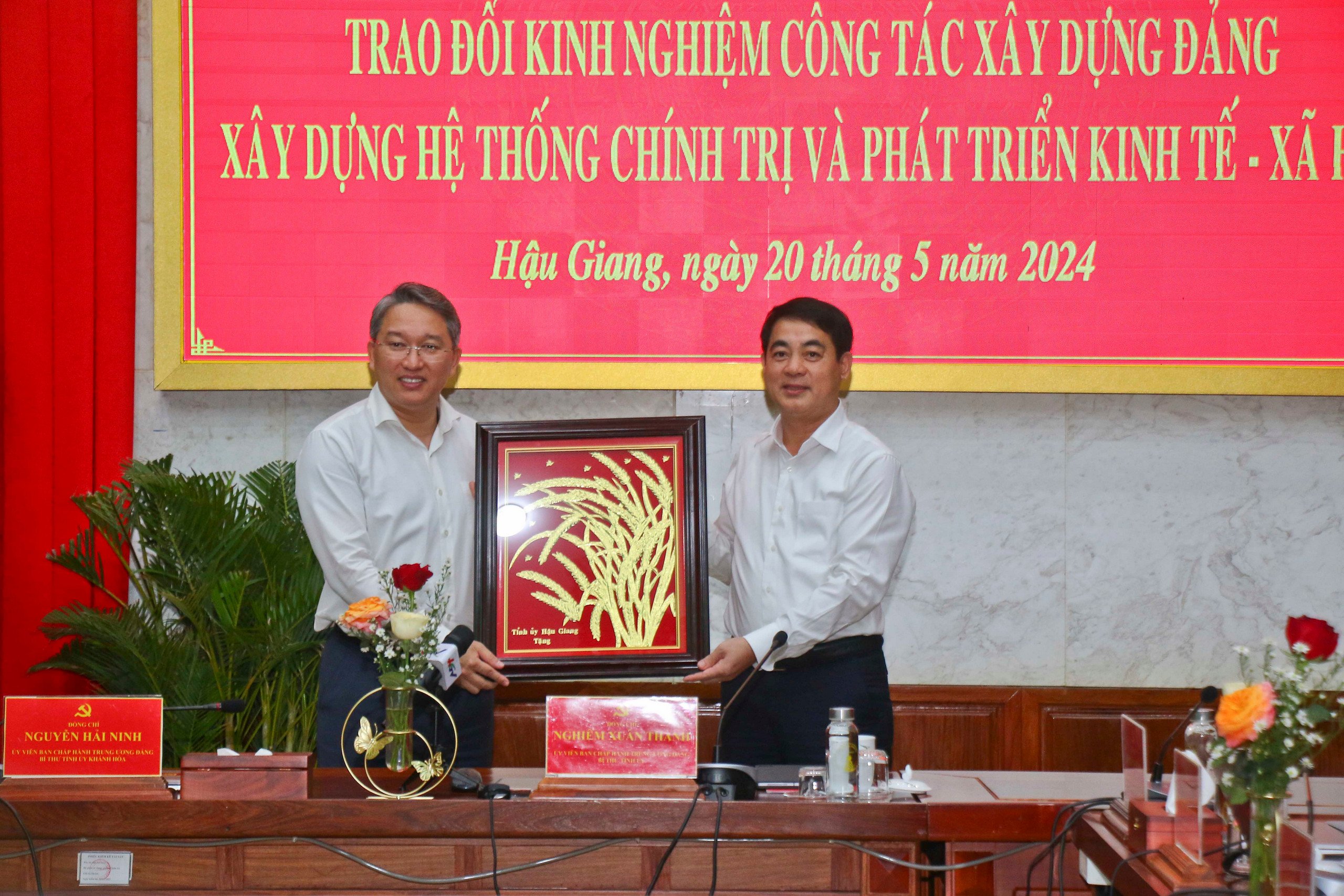 Bí thư Tỉnh ủy Khánh Hòa Nguyễn Hải Ninh thăm và làm việc tại tỉnh Hậu Giang