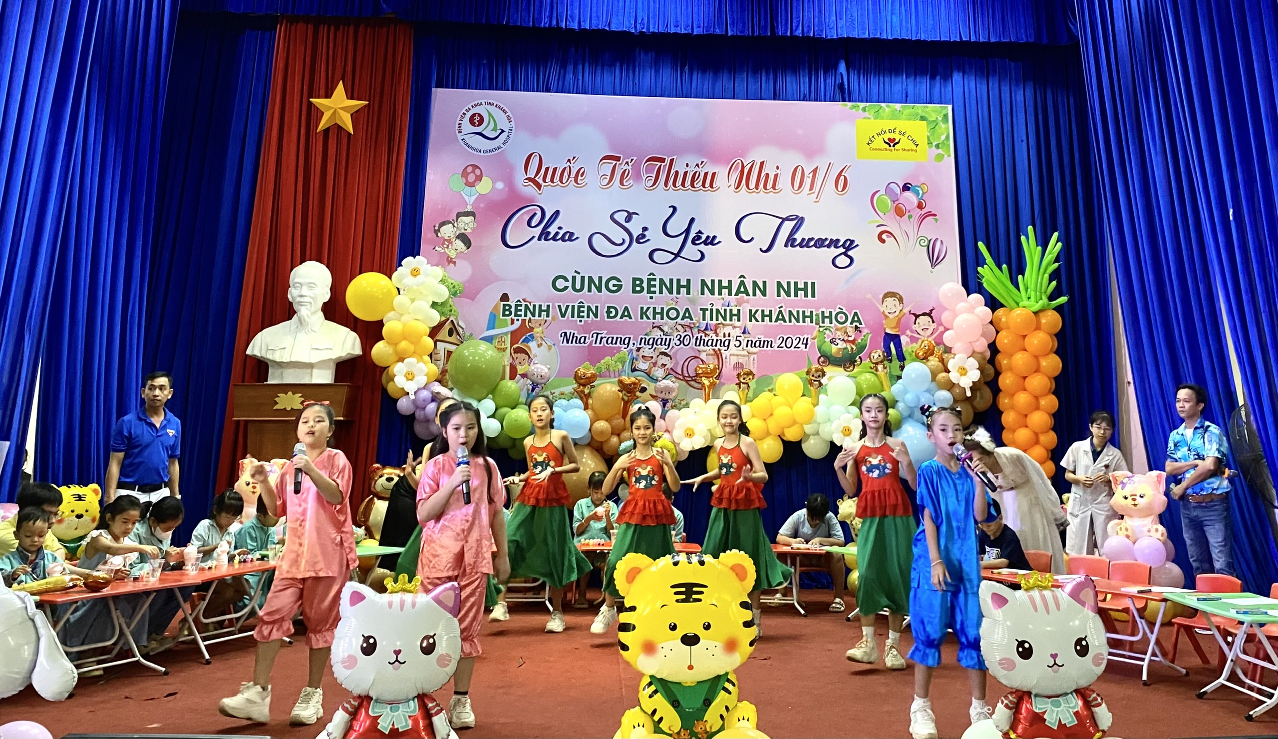 Bệnh viện Đa khoa tỉnh Khánh Hòa:: Tổ chức ngày Quốc tế thiếu nhi cho 200 bệnh nhân nhi